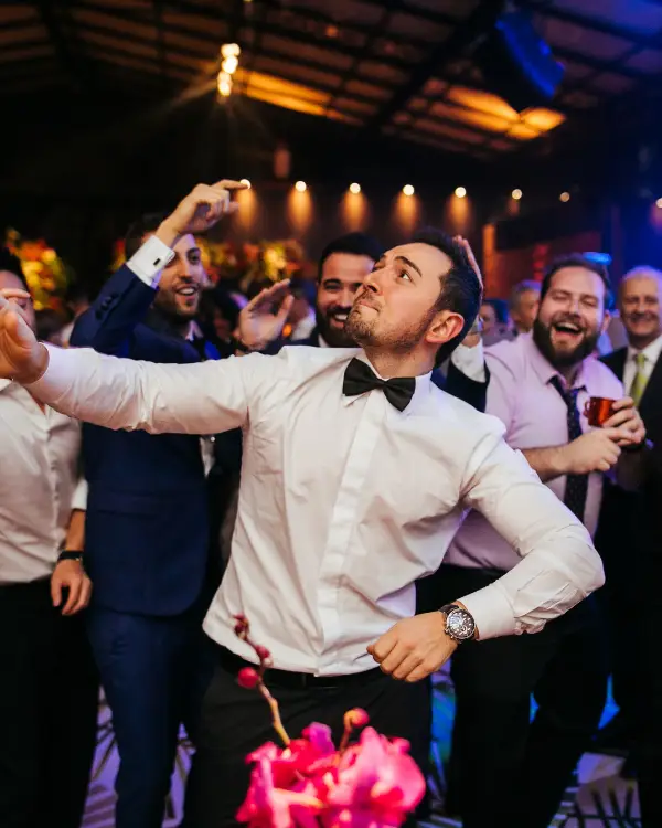 Καλεσμένοι χορεύουν σε event με το Soul on Wheels
